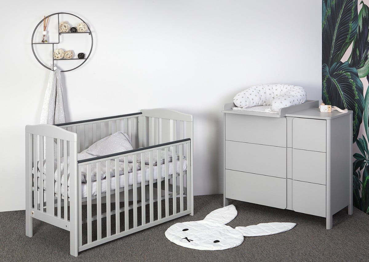 LIGHT GREY YappyQu baby cot and YappyClassic dresser