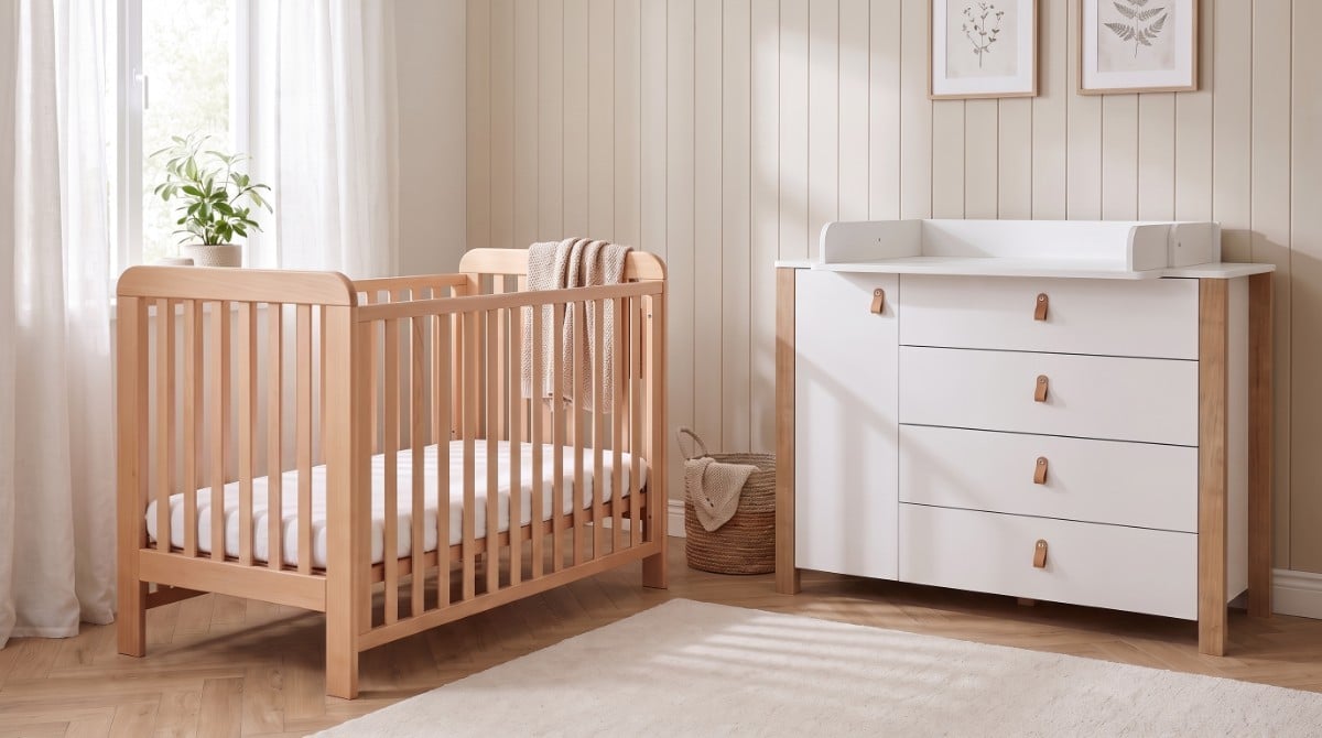 NATURAL YappyLull cot and YappyÉtude II dresser, WHITE