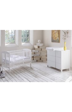 WHITE YappyQu baby cot and YappyClassic dresser