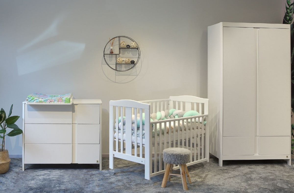  WHITE YappyClassic Kleiderschrank und Wickelkommode und YappyQu Babybett