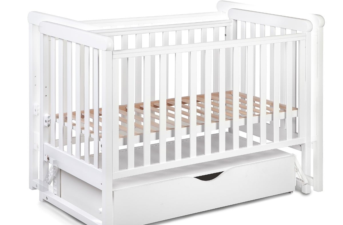  WHITE YappyMove cot and YappyClassic dresser