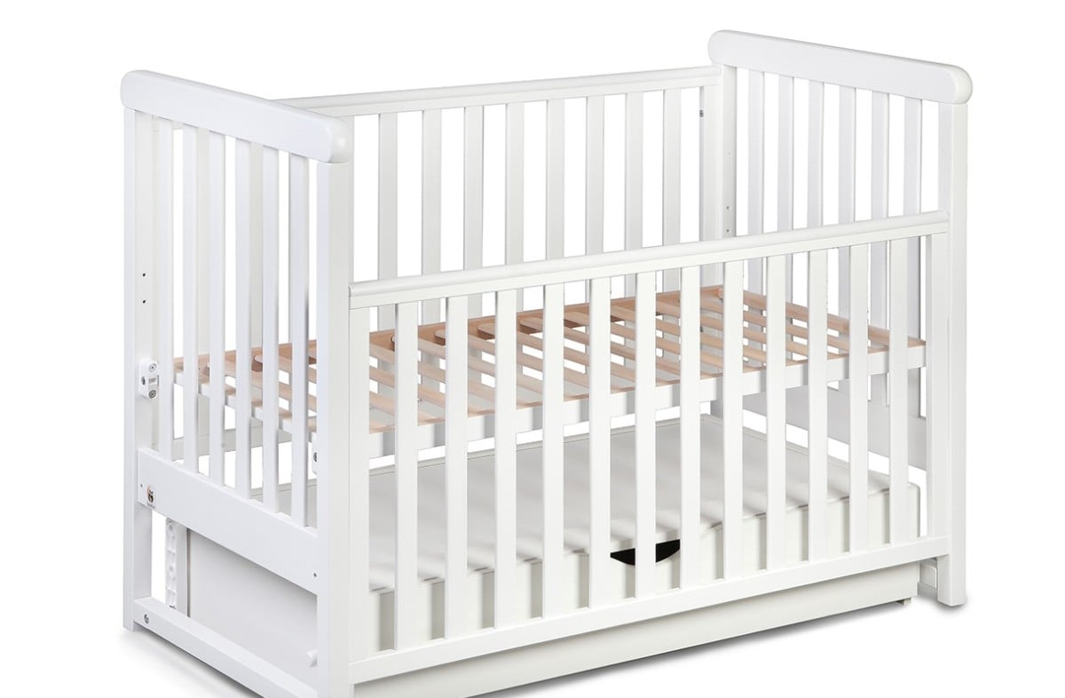  WHITE YappyMove cot and YappyClassic dresser