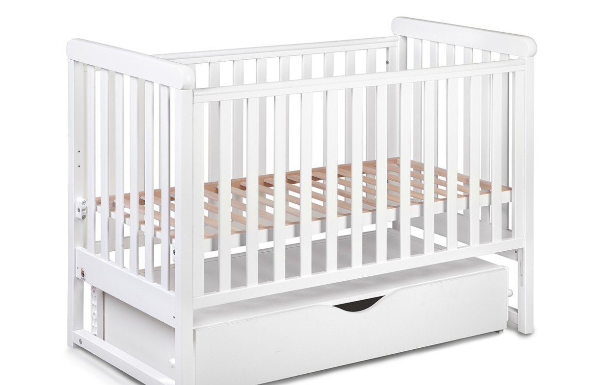  WHITE YappyMove cot and YappyClassic dresser