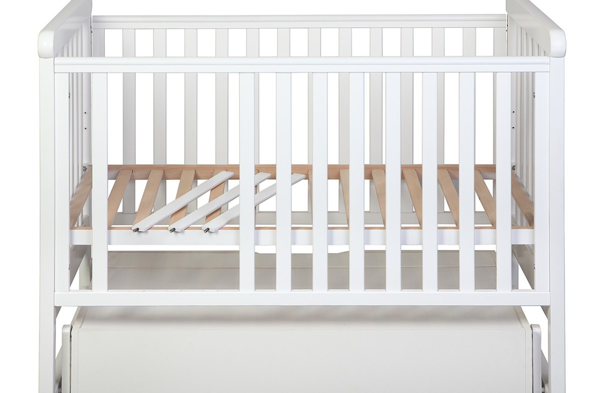  WHITE YappyMove cot and YappyClassic dresser