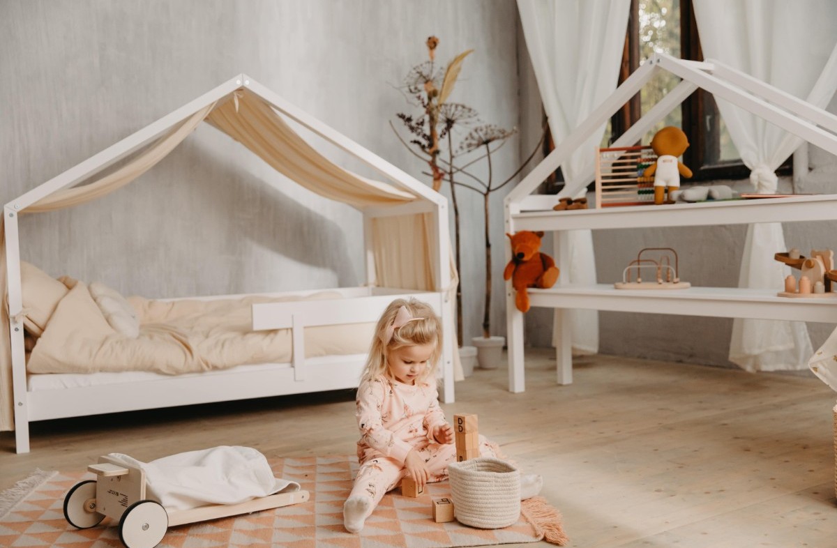  WHITE YappyHytte house bed and YappyHytte shelf 