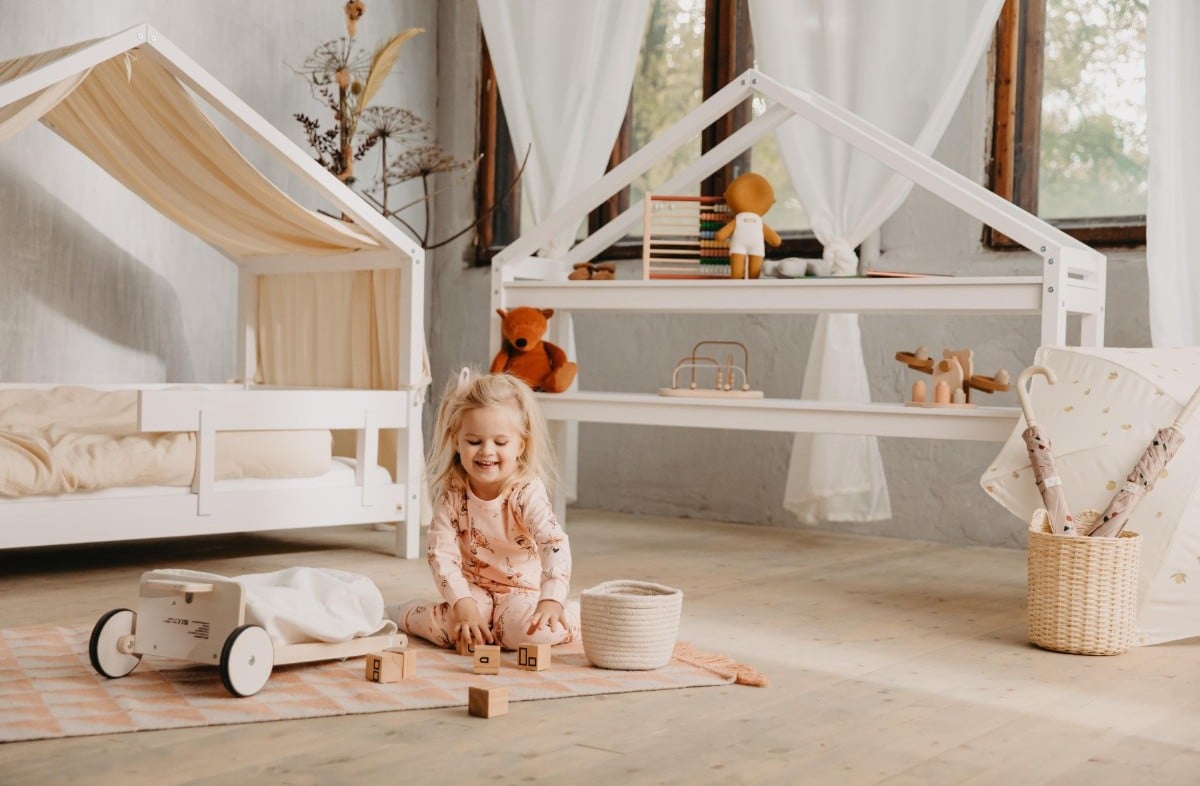  WHITE YappyHytte maja-voodi ja YappyHytte riiul