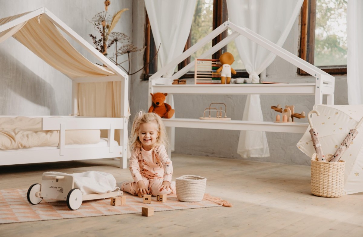  WHITE YappyHytte house bed and YappyHytte shelf 