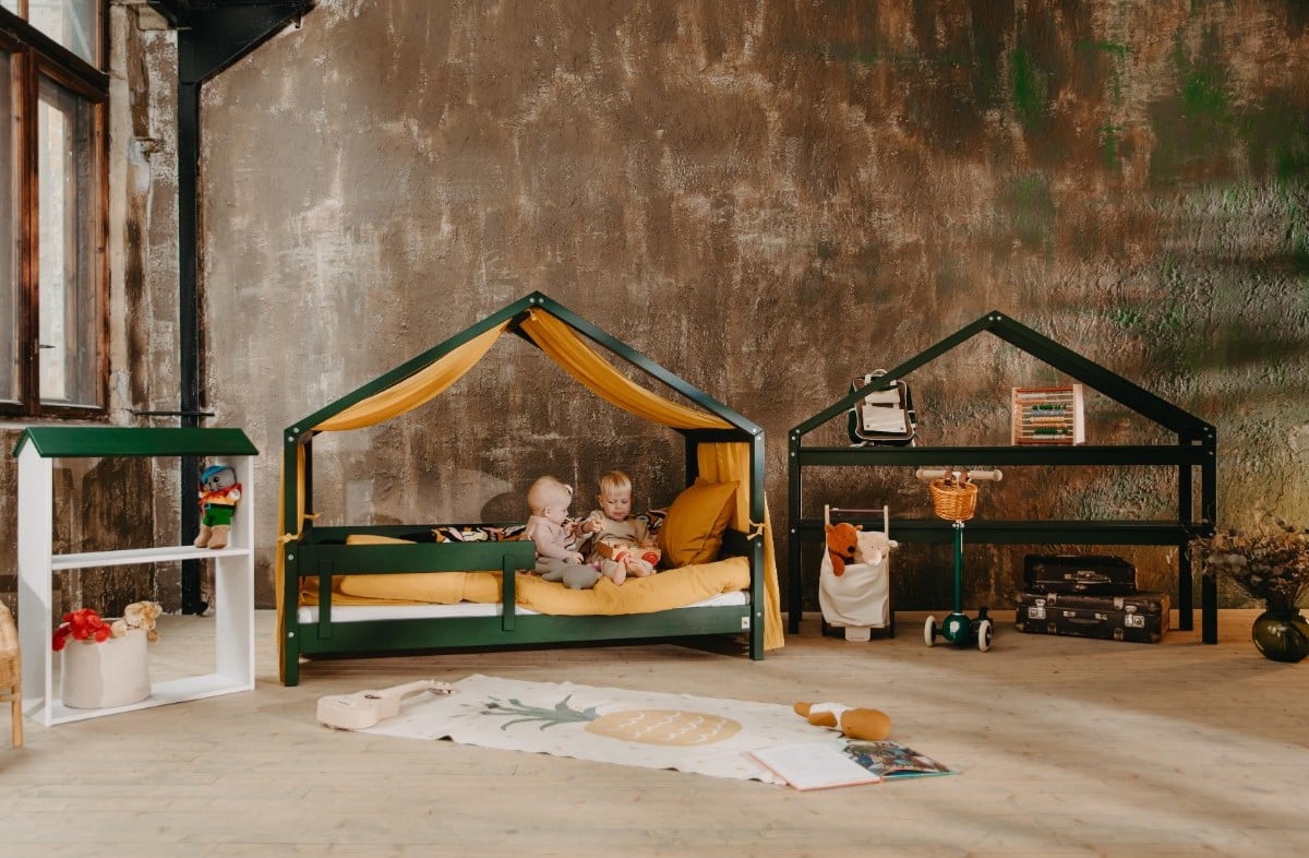  GREEN YappyHytte house bed, YappyHytte shelf and YappyHus shelf