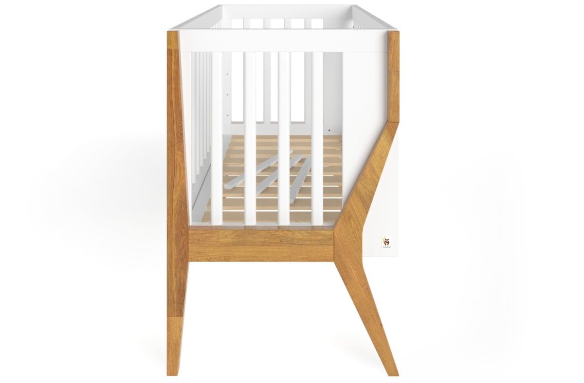  WHITE YappyIcon baby cot and dresser with changing top