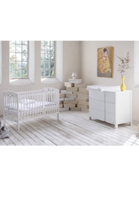 WHITE YappyPlay baby cot and YappyClassic dresser