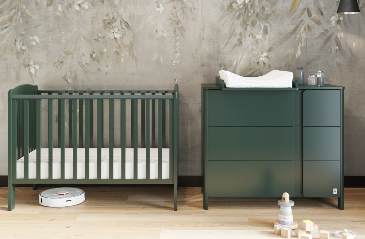  GREEN Limited YappyQu baby cot and YappyClassic dresser