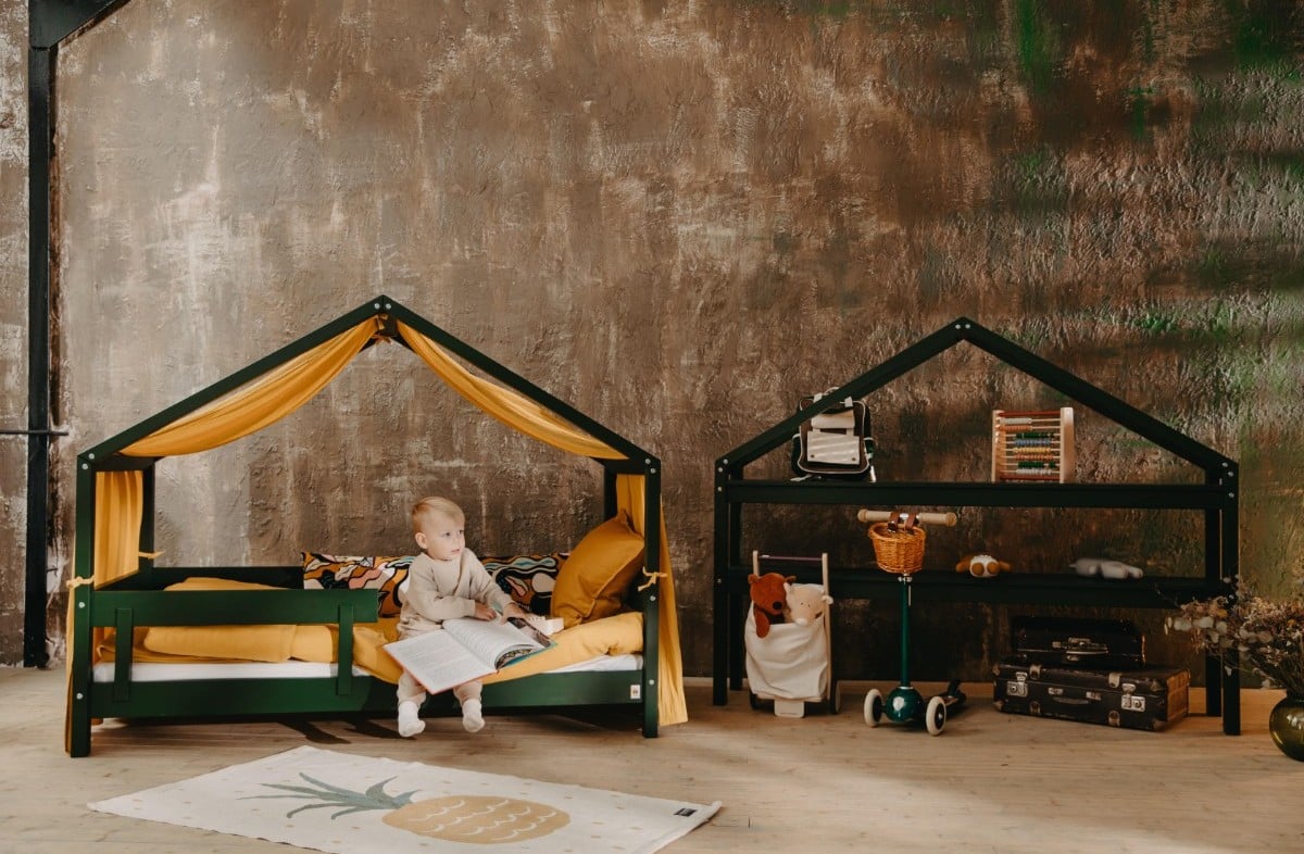  GREEN YappyHytte house bed and YappyHytte shelf 