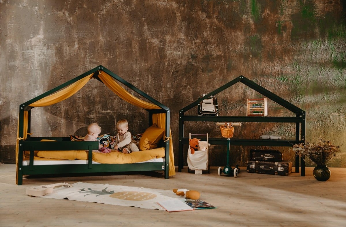  GREEN YappyHytte house bed and YappyHytte shelf 