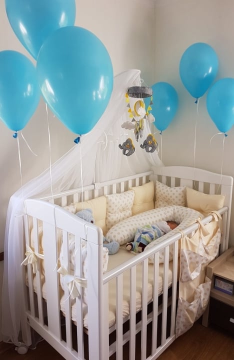 WHITE YappyQu baby cot and YappyClassic dresser