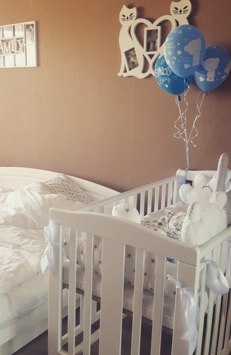 WHITE YappyQu baby cot and YappyClassic dresser